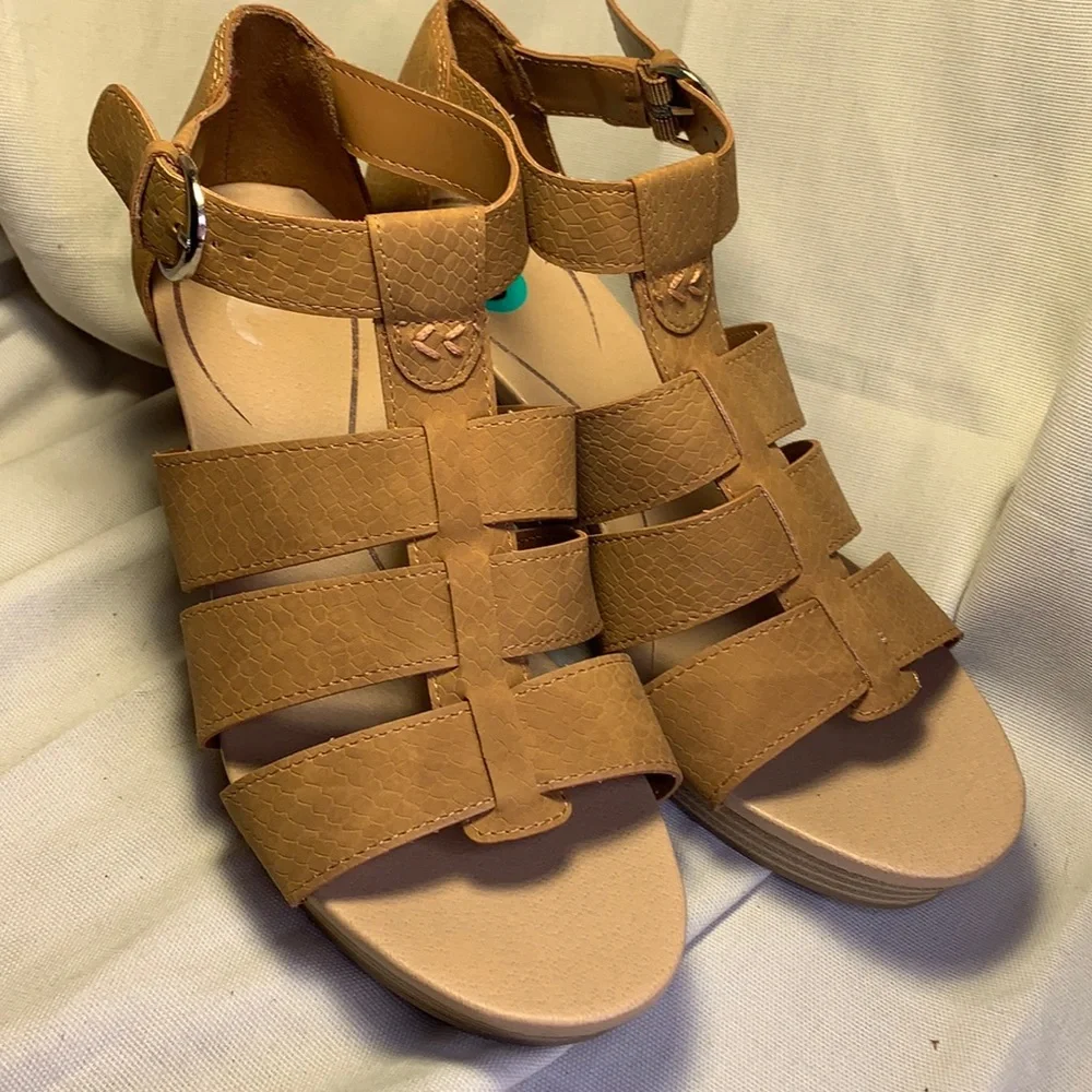 NWOT Dr Scholl’s wedge never worn comfy boho shoes